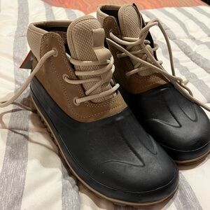 Bogs classical casual lace ups size 9. Beige and blue. Not worn outdoors.